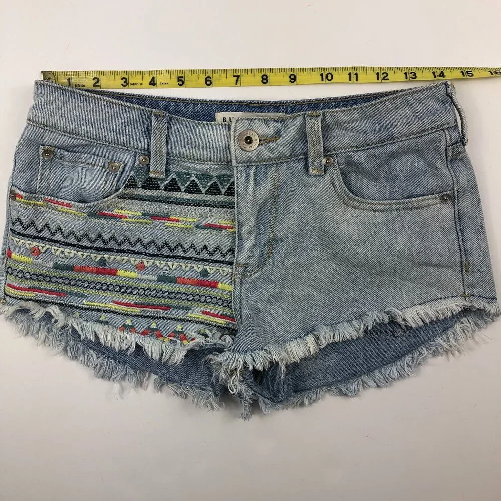 Bullhead Denim Beachy Low Rise Aztec Embroidered Jean Shorts Y2K Western Hippie